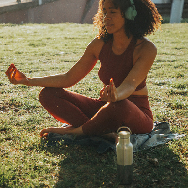 12oz-rise-reflect-with-bamboo-cap-q0 16oz_rise_reflect_yoga_park_headphones_square.jpg