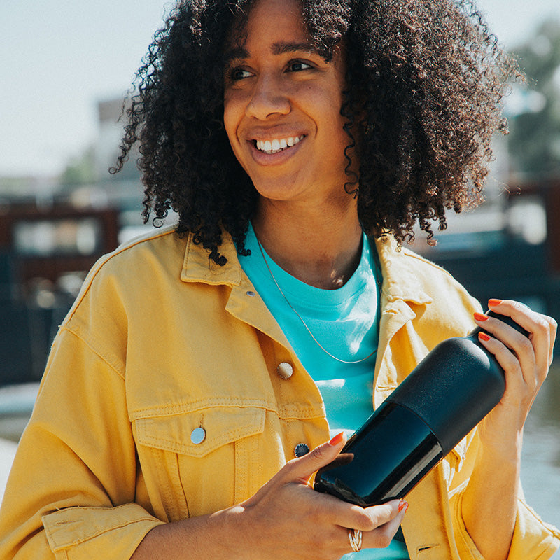 20oz-rise-classic-with-arch-loop-cap-s9 20oz_rise_classic_insulated_bottle_black_woman_smile_square.jpg