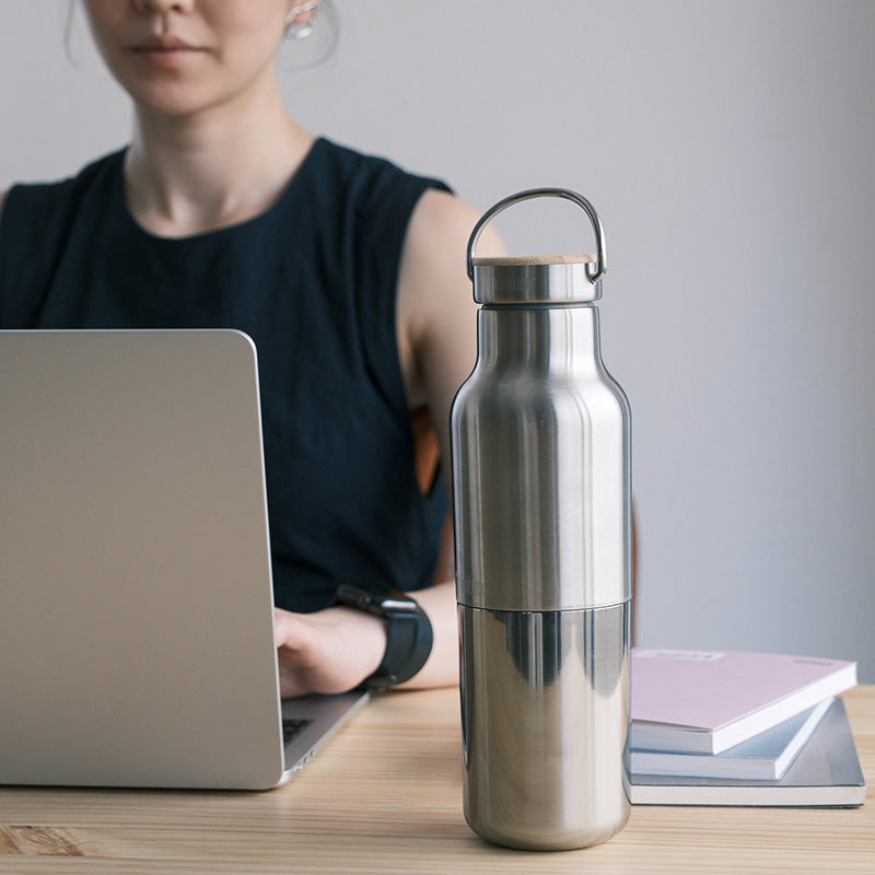 20oz-rise-reflect-with-bamboo-cap-o6 20oz_rise_reflect_desk_laptop_square.jpg
