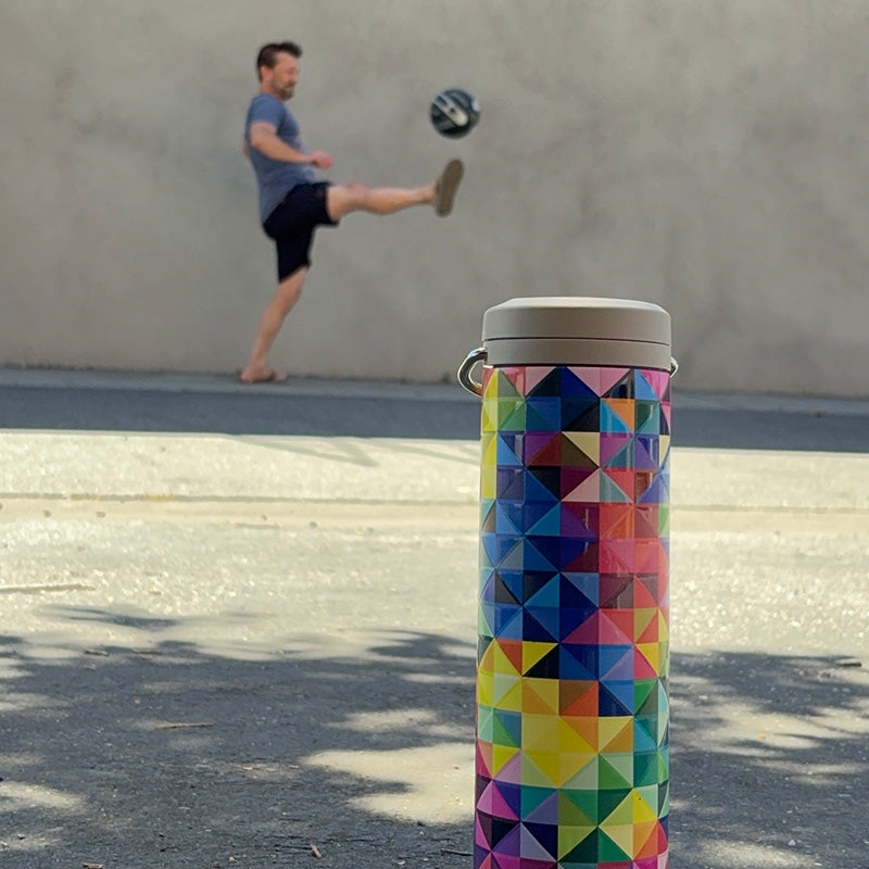 20oz-tkwide-with-twist-cap-mosaic-v8 20oz_tkwide_bottle_seasonal_mosaic_soccerball_player_square.jpg