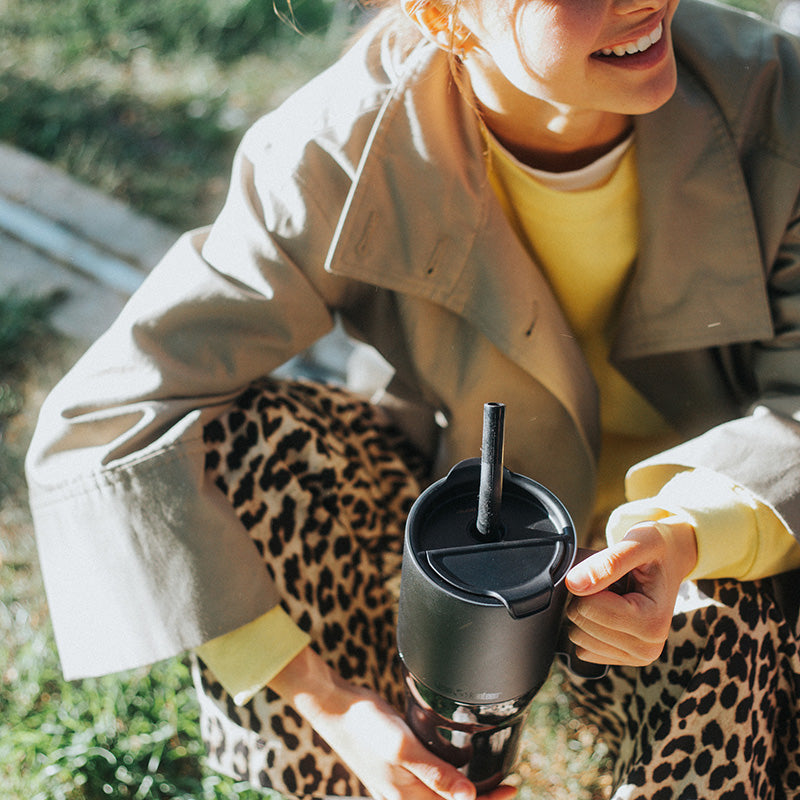 26oz-rise-tumbler-with-straw-lid-e1 26oz_rise_tumbler_black_woman_topview_square.jpg