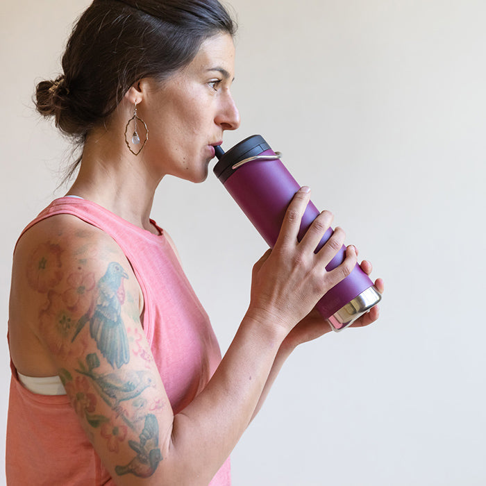 tkwide-twist-cap-with-straw-kit-k1 K20TKWPT-PP-T-TWIST-straw_cap_drinking_yoga_lifestyle_64bb08ca-98d0-4e89-83fd-b166cda65ccd.jpg