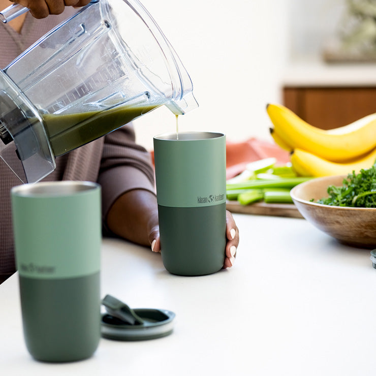 smoothie-set-j9 smoothie_kit_rise_tumbler_smoothie_pour.jpg