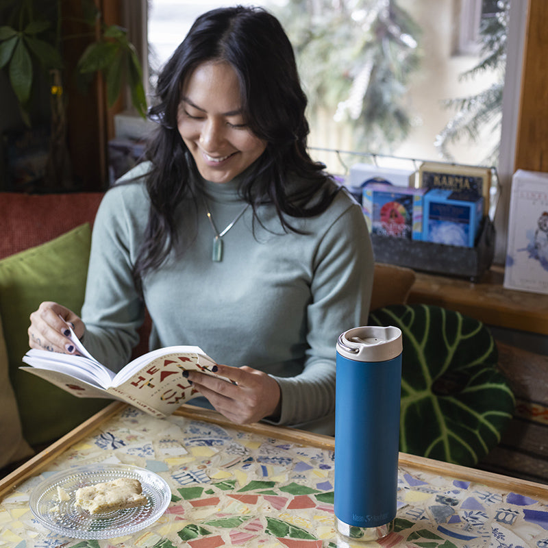 20oz-tkwide-with-cafe-cap-j7 tkwide_20oz_insulated_tumbler_cafe_woman_reading_square.jpg