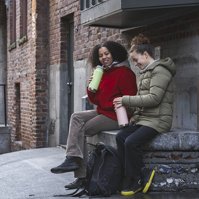 32oz-tkwide-with-twist-cap-m5 tkwide_32oz_insulated_bottle_twist_girls_city_winter_square.jpg
